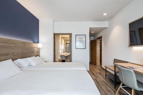 Habitación Doble Deluxe - 2 camas del hotel Puerta De Bilbao. Foto 3