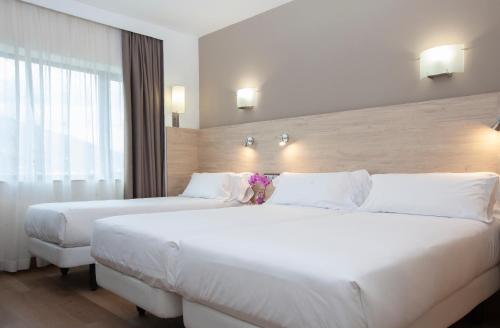 Habitación Triple del hotel Puerta De Bilbao. Foto 3