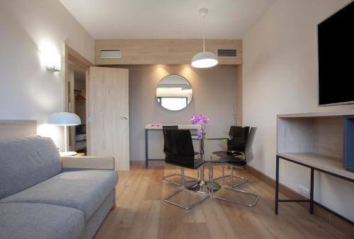 Suite Junior Habitación Familiar del hotel Puerta De Bilbao. Foto 1