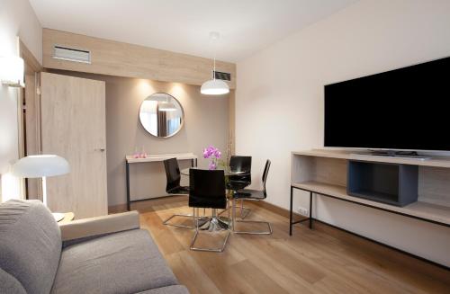 Suite Junior Habitación Familiar del hotel Puerta De Bilbao. Foto 7