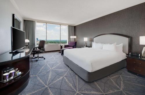 Habitación con cama extragrande - Adaptada para personas con discapacidad auditiva del hotel Hilton Atlanta