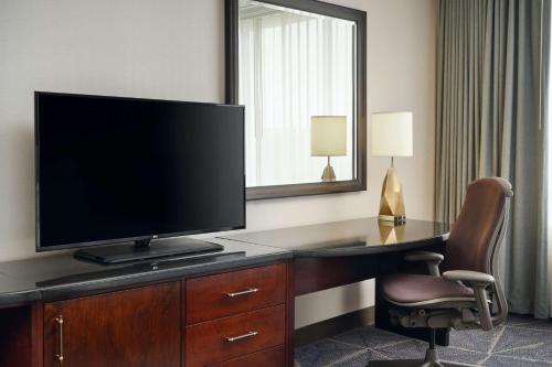 Habitación Doble con vistas a la ciudad - Adaptada para personas con movilidad reducida del hotel Hilton Atlanta. Foto 3