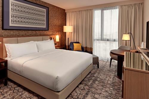 Habitación Executive con cama extragrande del hotel Hilton Vienna Park. Foto 7