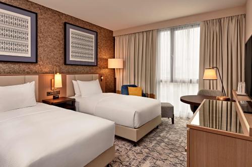 Habitación Familiar comunicada - Cama extragrande y 2 camas individuales del hotel Hilton Vienna Park. Foto 5