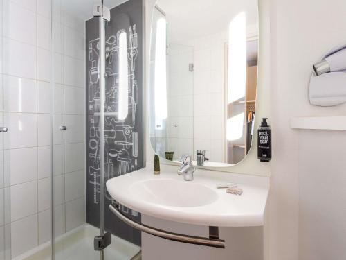 Habitación Doble Estándar del hotel Ibis Leuven Centrum. Foto 2