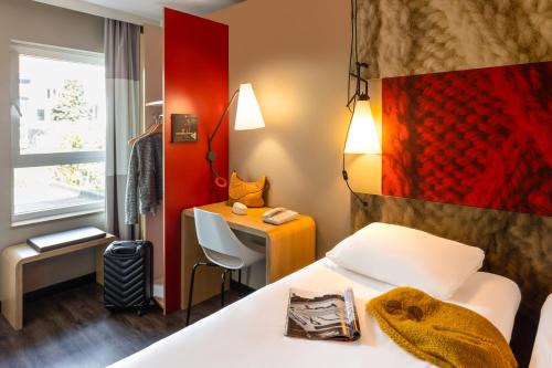Habitación Doble Estándar - 2 camas del hotel Ibis Leuven Centrum. Foto 4