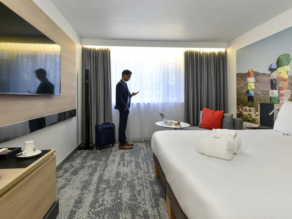 Habitación Executive: 1 cama doble y un sofá cama individual del hotel Novotel Wavre Brussels East
