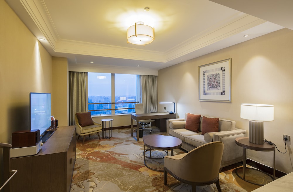 Suite Deluxe del hotel Radisson Blu Shanghai New World. Foto 1