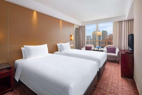 Suite Junior con vistas al parque del hotel Radisson Blu Shanghai New World. Foto 3