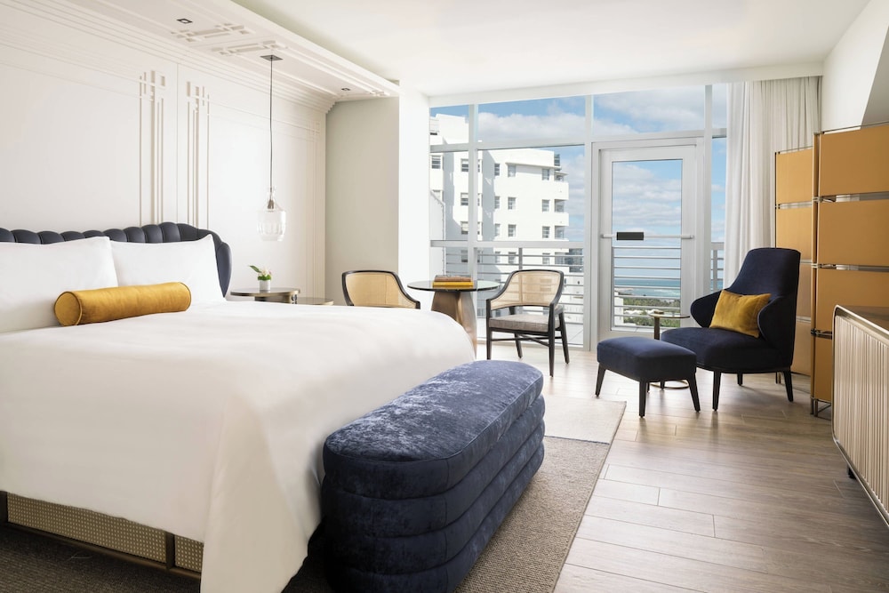 Habitación Club, 1 cama de matrimonio grande, vistas parciales al mar del hotel The Ritz-Carlton South Beach