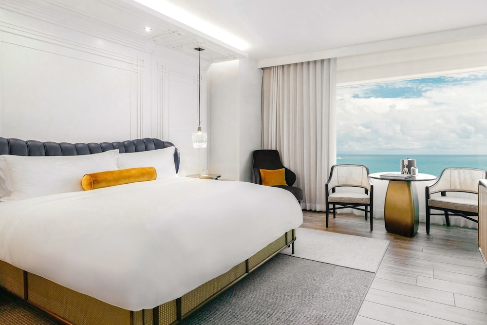 Habitación, 1 cama de matrimonio grande, vistas parciales al mar del hotel The Ritz-Carlton South Beach