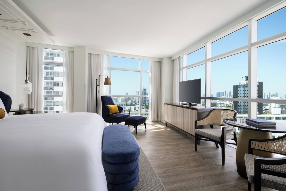 Habitación Club, 1 cama de matrimonio grande, vistas a la ciudad del hotel The Ritz-Carlton South Beach