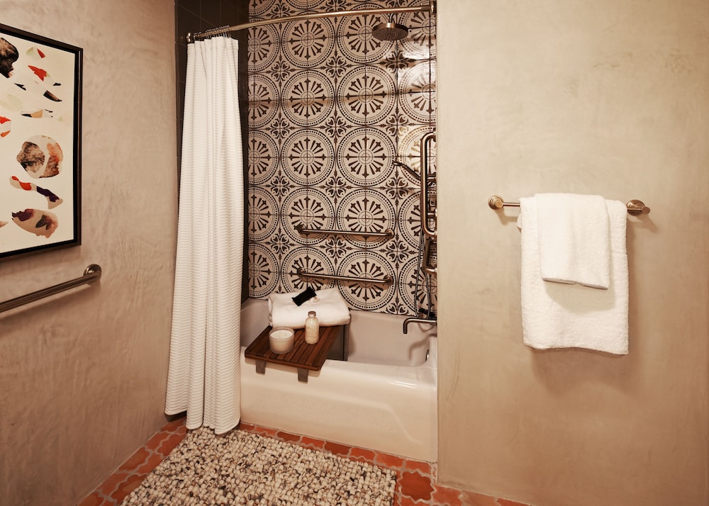 Habitación, 1 cama de matrimonio, accesible para personas con discapacidad, bañera del hotel Figueroa, An Unbound Collection By Hyatt. Foto 3