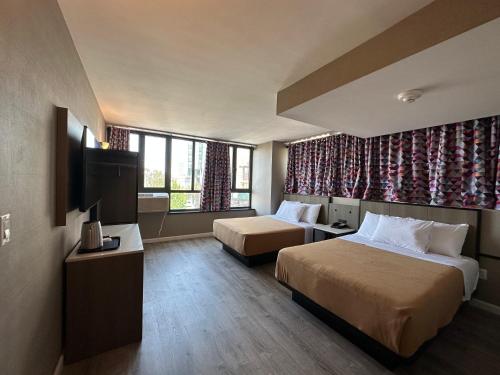 Suite Deluxe Queen del hotel Regal Inn and Suites New York LaGuardia. Foto 9