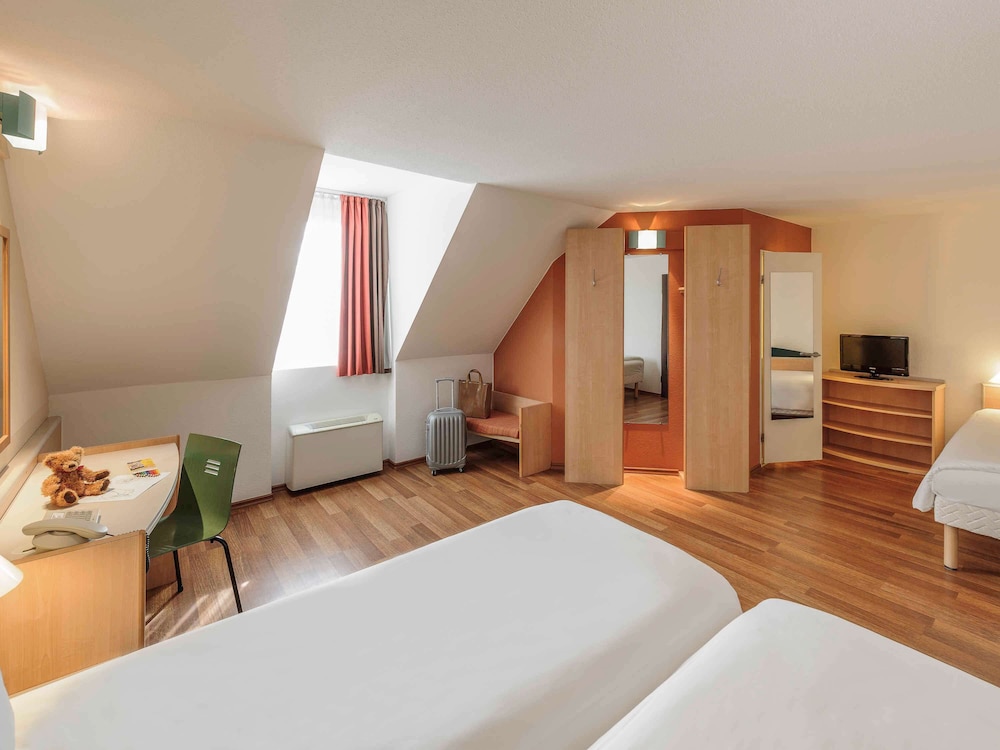 Habitación Standard con 2 camas individuales del hotel Ibis Bamberg Altstadt. Foto 2