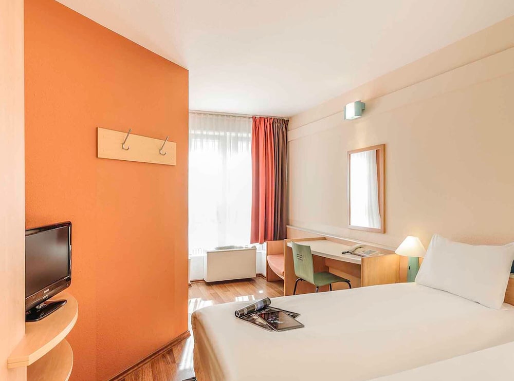 Habitación Standard con 2 camas individuales del hotel Ibis Bamberg Altstadt. Foto 6