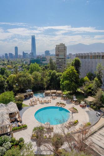 Habitación Doble Superior con vistas a la piscina - 2 camas del hotel Sheraton Santiago and Convention Center. Foto 1