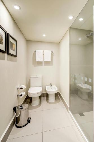 Suite Executive con 1 dormitorio y acceso al club lounge del hotel Sheraton Santiago and Convention Center. Foto 3
