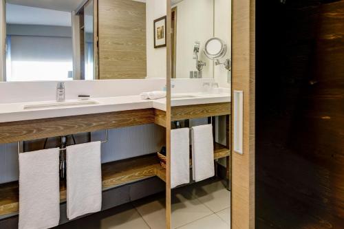 Suite Executive con 1 dormitorio y acceso al club lounge del hotel Sheraton Santiago and Convention Center. Foto 5