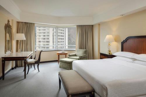 Suite Club de 1 dormitorio más grande con acceso al club lounge - Cama extragrande del hotel Sheraton Santiago and Convention Center. Foto 5