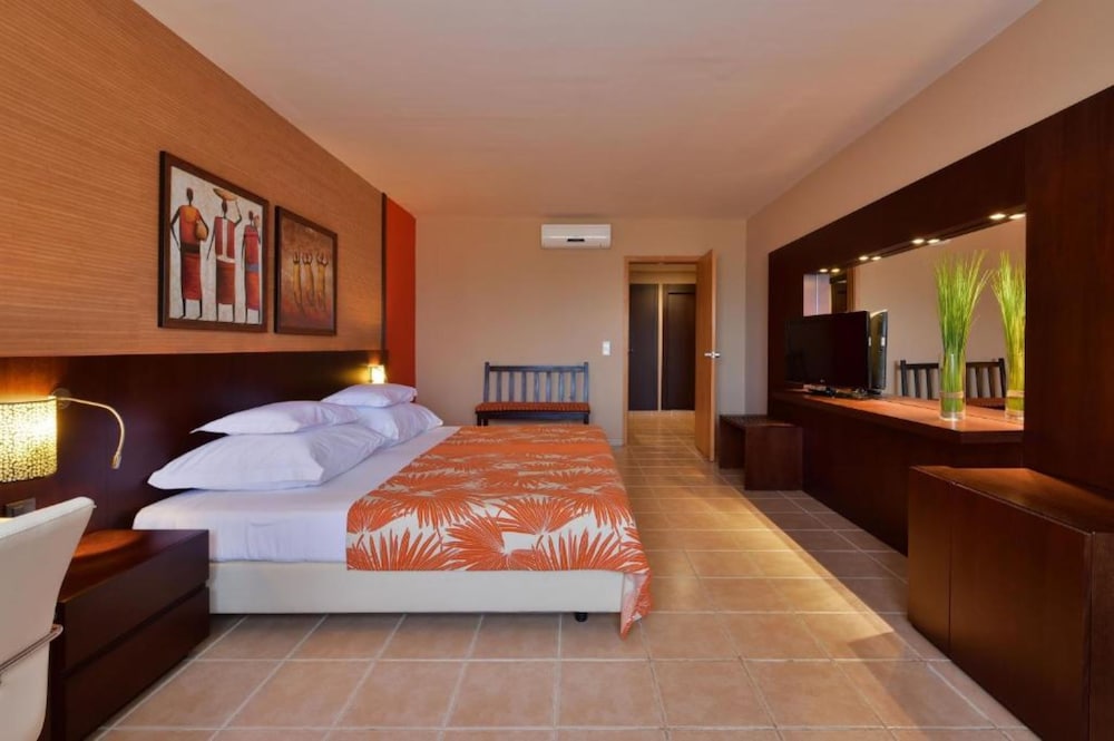 Habitación clásica, 1 cama doble, vistas al mar (Extra Bed) del hotel Pestana Trópico - Ocean and City. Foto 2