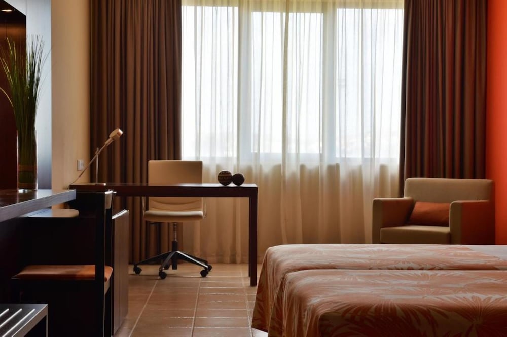 Habitación estándar con 2 camas individuales del hotel Pestana Trópico - Ocean and City