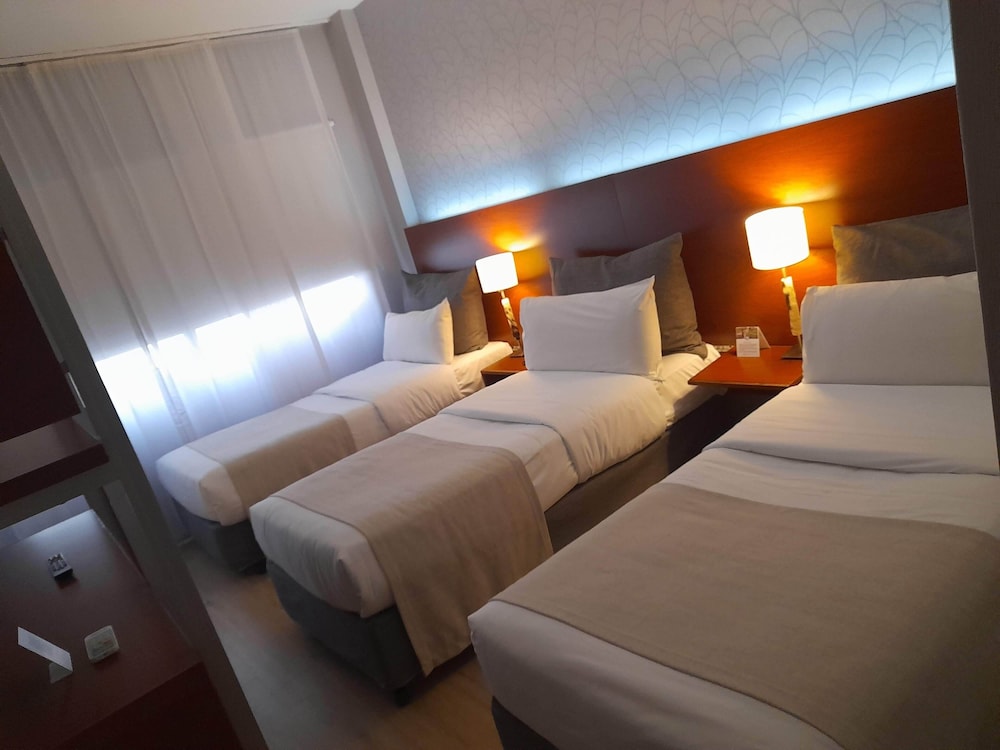 Habitación Triple Estándar del hotel Rochester Concept. Foto 2