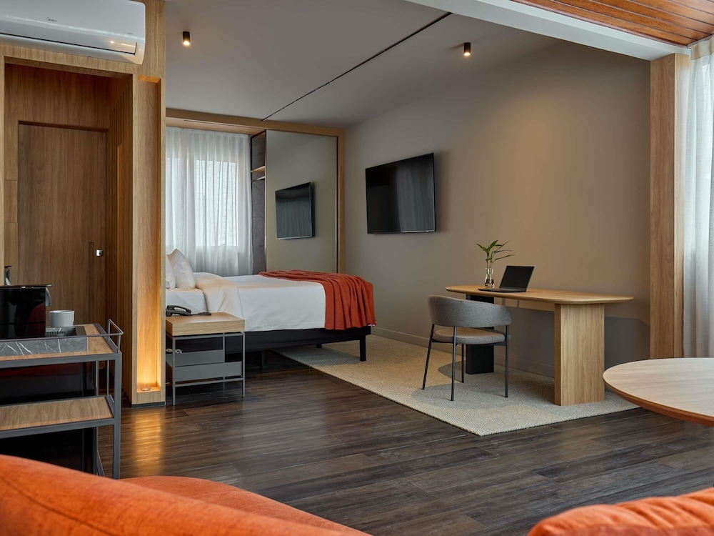 Suite ejecutiva, 1 cama de matrimonio grande del hotel Mercure Belo Horizonte Vila Da Serra. Foto 1