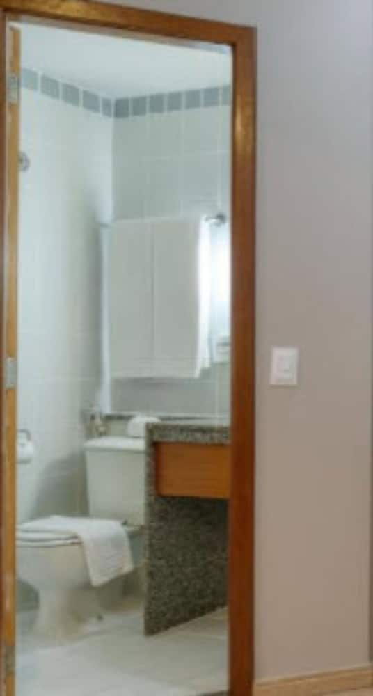Habitación superior, 1 cama de matrimonio del hotel Mercure Belo Horizonte Vila Da Serra. Foto 7