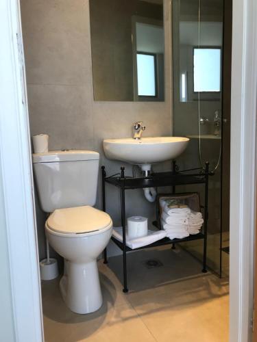 Estudio con vistas y acceso al jardín en la azotea - Ático del hotel Athens Studios. Foto 6