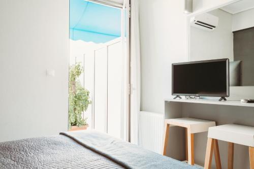 Estudio Urban en la planta superior con balcón y vistas del hotel Athens Studios. Foto 3