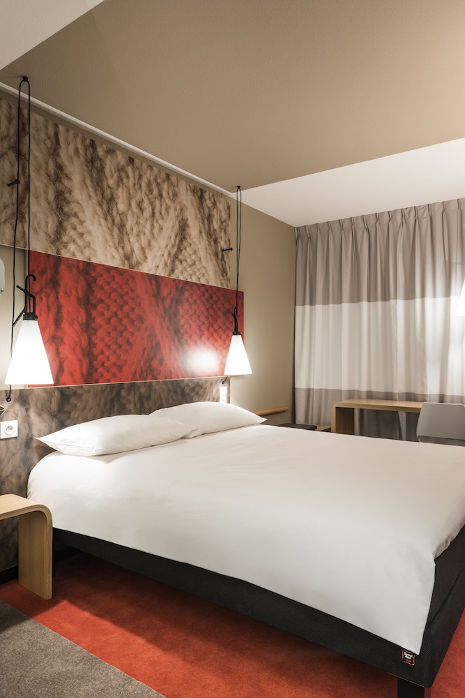 Habitación con dos camas individuales de 80 x 200 cm con ropa de cama Sweet Bed by Ibis del hotel Ibis Sion. Foto 6