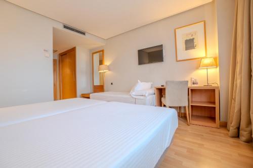 Habitación Doble con cama supletoria - 1 o 2 camas del hotel Reston Valdemoro. Foto 5