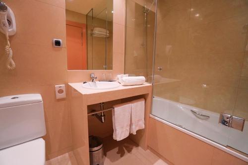Habitación Doble con cama supletoria - 1 o 2 camas del hotel Reston Valdemoro. Foto 1