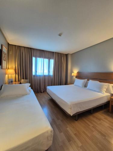 Habitación Doble con cama supletoria - 1 o 2 camas del hotel Reston Valdemoro. Foto 5