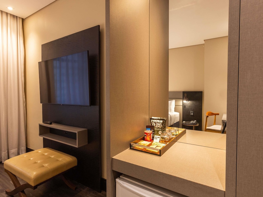 Habitación Standard con 1 cama doble, sin ventana del hotel Grand Mercure Curitiba Rayon. Foto 8