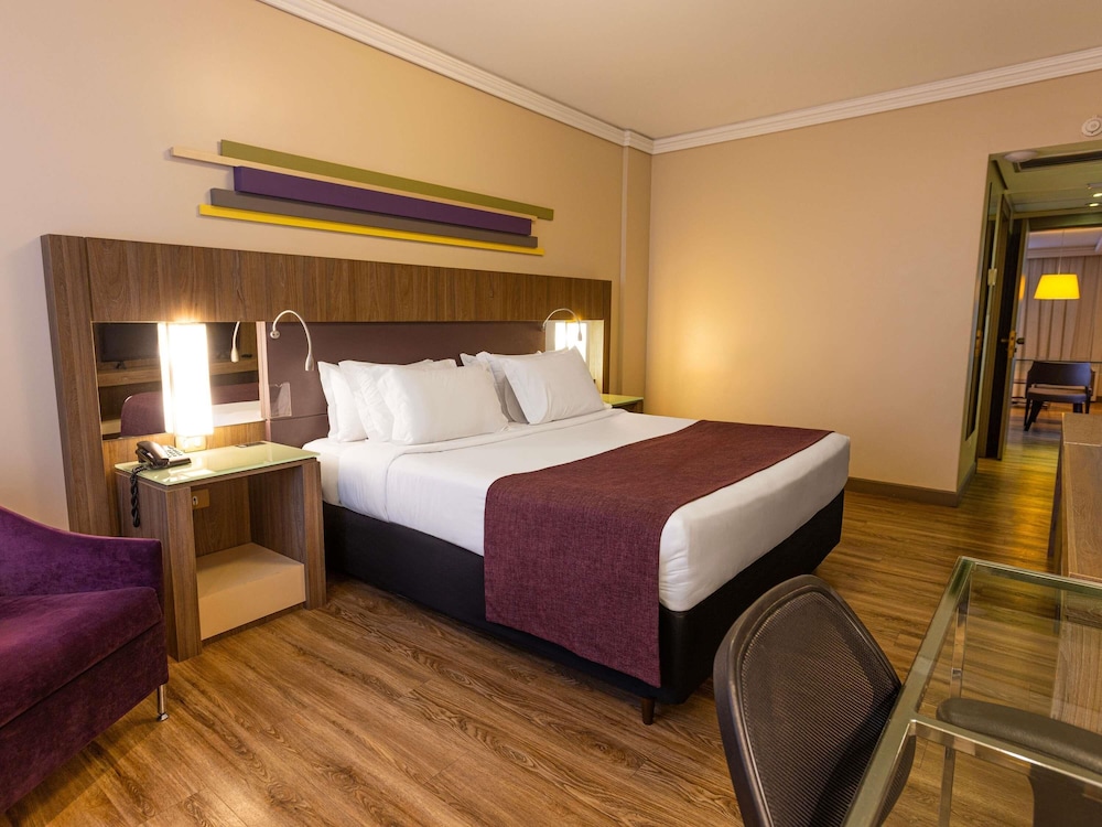 Suite Executive con 1 cama doble king size y bañera de inmersión del hotel Grand Mercure Curitiba Rayon
