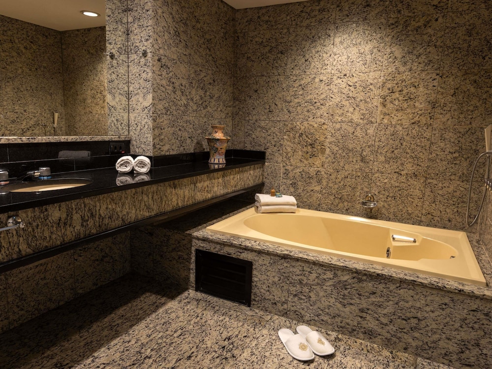 Suite Presidentielle con 1 cama kingsize del hotel Grand Mercure Curitiba Rayon. Foto 9