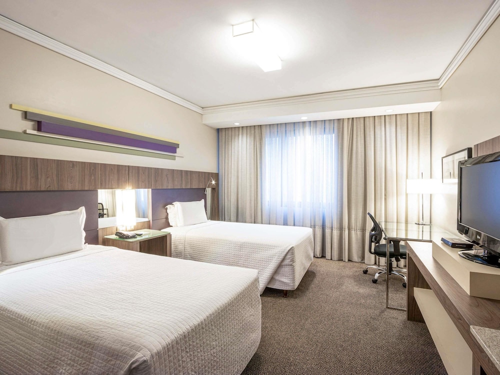 Habitación superior con 2 camas individuales del hotel Grand Mercure Curitiba Rayon. Foto 6