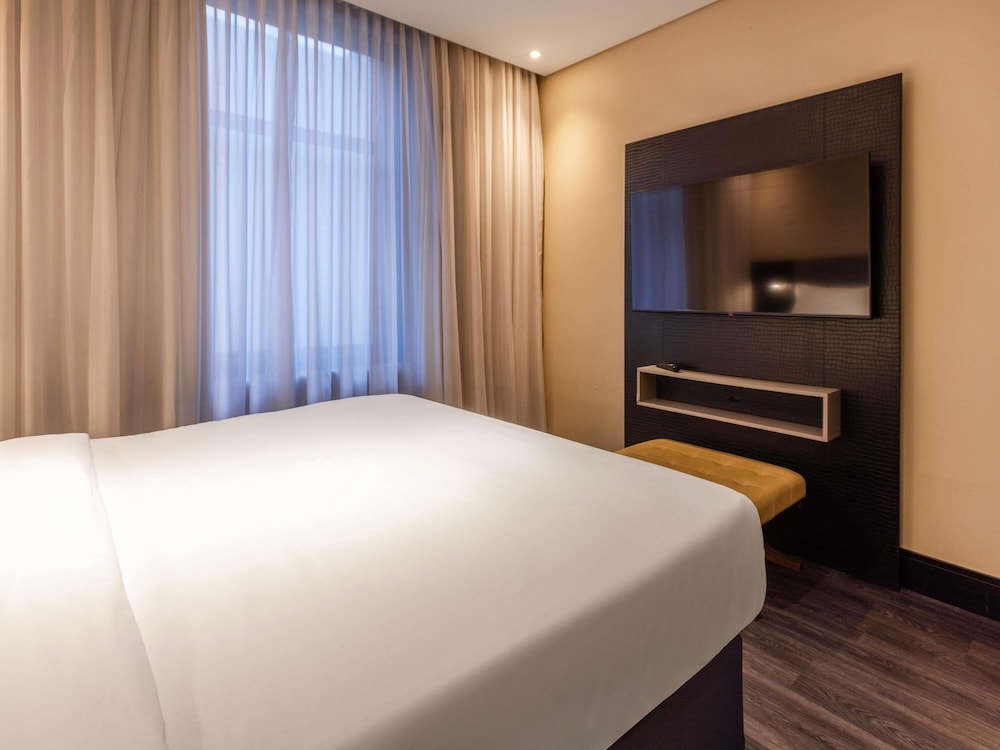 Habitación Standard con 1 cama doble, sin ventana del hotel Grand Mercure Curitiba Rayon. Foto 10