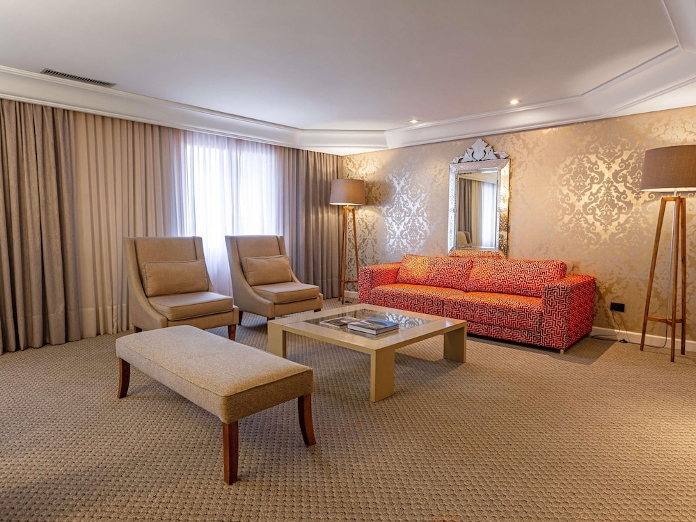 Suite Presidentielle con 1 cama kingsize del hotel Grand Mercure Curitiba Rayon. Foto 8