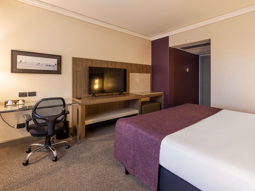 Habitación Luxury con 1 cama queen size del hotel Grand Mercure Curitiba Rayon. Foto 6