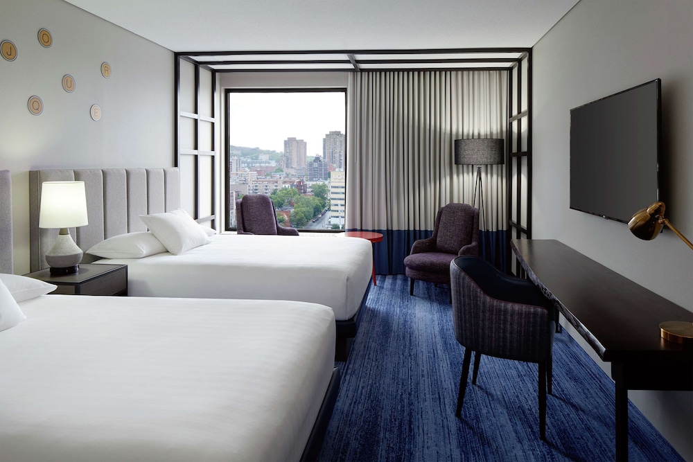 Habitación, 2 camas de matrimonio, vistas a la ciudad del hotel DoubleTree by Hilton Montreal