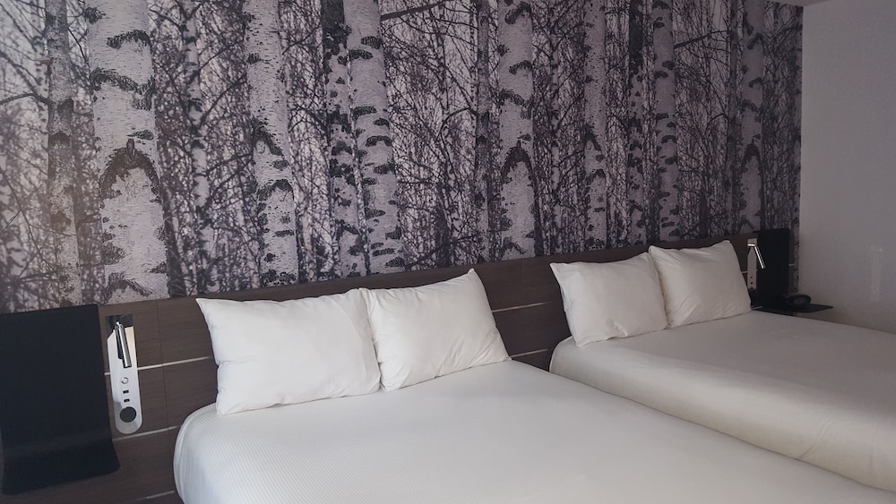Superior con 2 camas dobles del hotel Novotel Montreal Centre. Foto 1