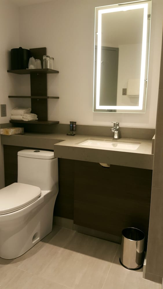 Superior con 2 camas dobles del hotel Novotel Montreal Centre. Foto 5