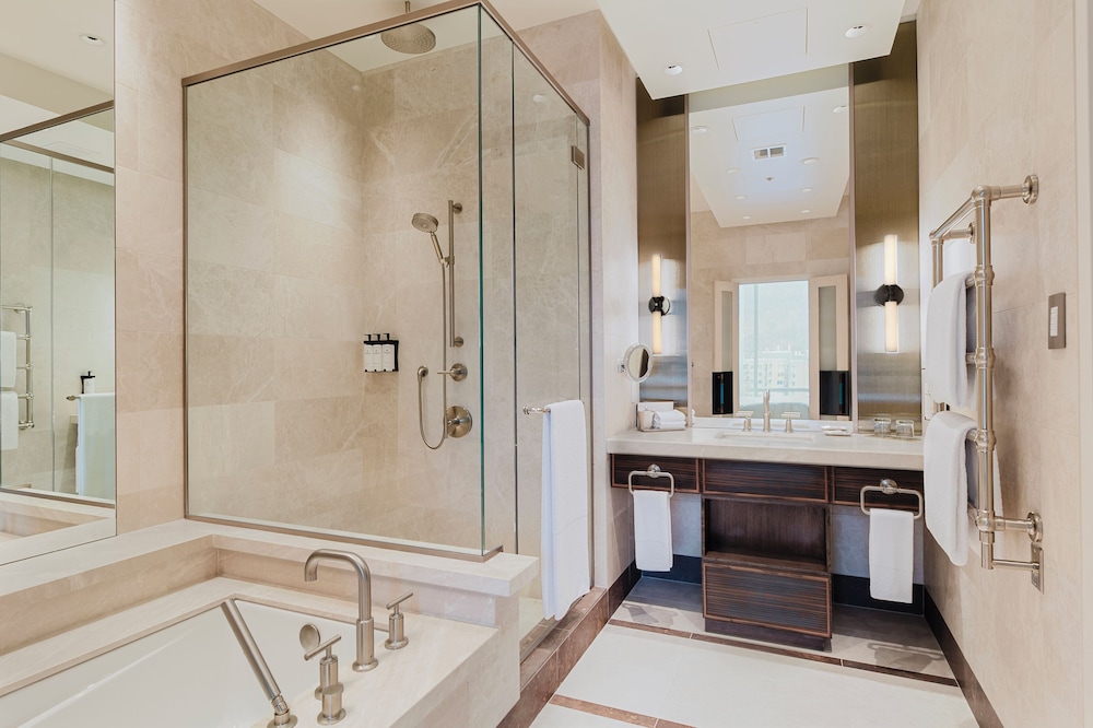 Suite Presidencial con vistas al Mont Royal del hotel Sofitel Montreal Golden Mile. Foto 4