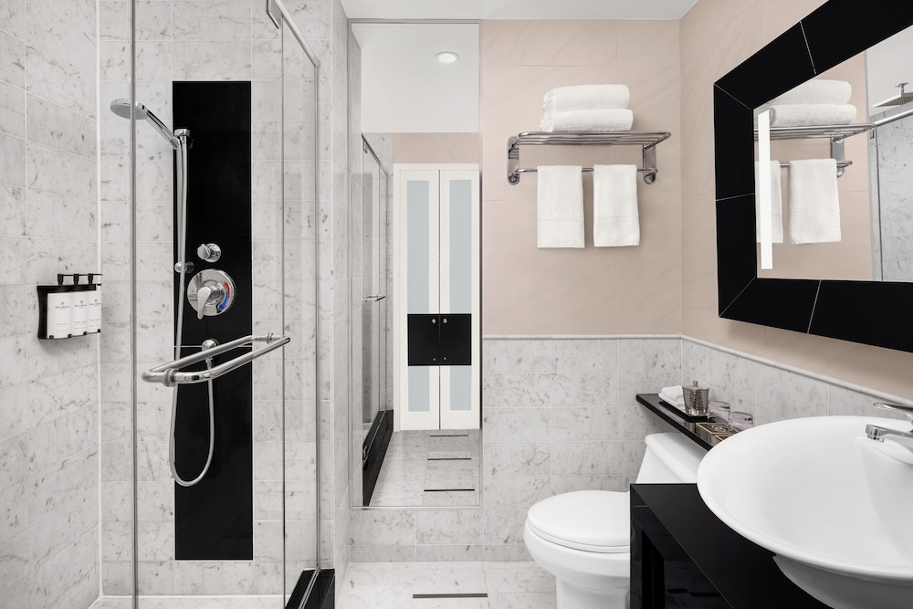 Habitación de Esquina de Lujo, 1 Cama King del hotel Sofitel Montreal Golden Mile. Foto 9