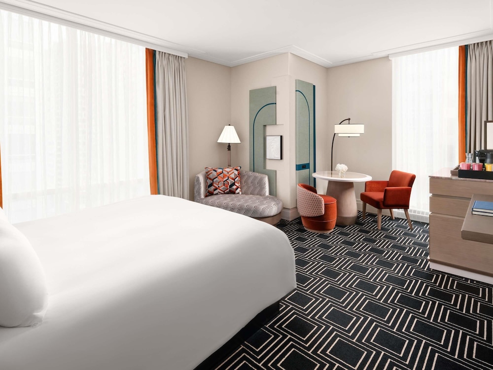 Habitación de Esquina de Lujo, 1 Cama King, Piso Alto con Vistas a la Ciudad del hotel Sofitel Montreal Golden Mile