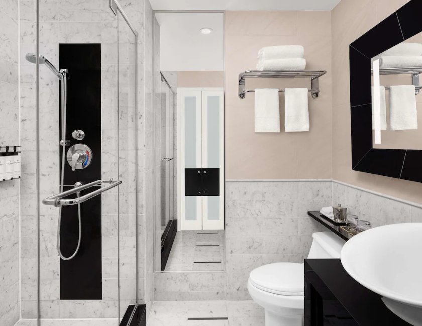 Habitación doble Lujo 1 Cama king Vista ciudad Planta Alta Esquinera del hotel Sofitel Montreal Golden Mile. Foto 4