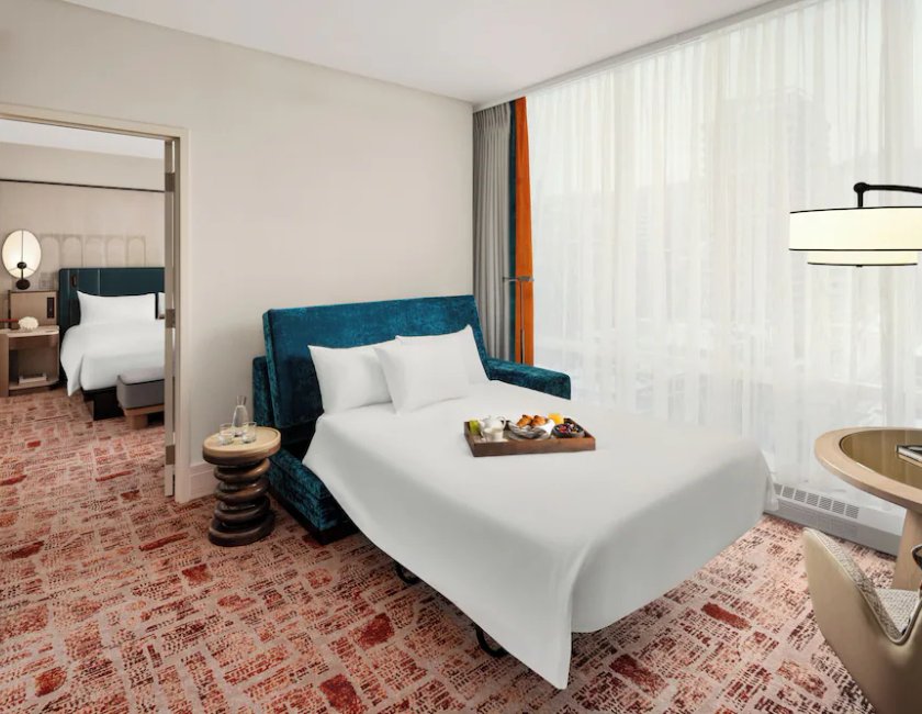 Suite Vista Montaña 1 Cama king 1 habitación Royal Gold Sofá Cama incluido del hotel Sofitel Montreal Golden Mile. Foto 8